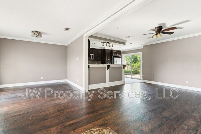 Foto del edificio - 639 Mockingbird Ln