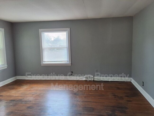 Building Photo - 626 Perry Ave
