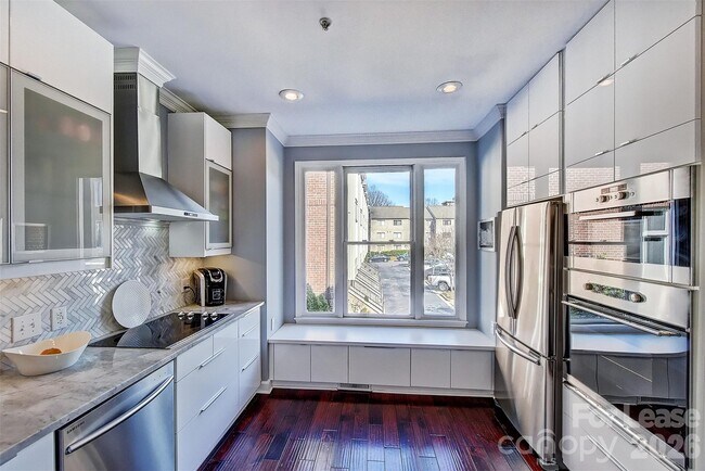 Foto del edificio - 343 W 7th St