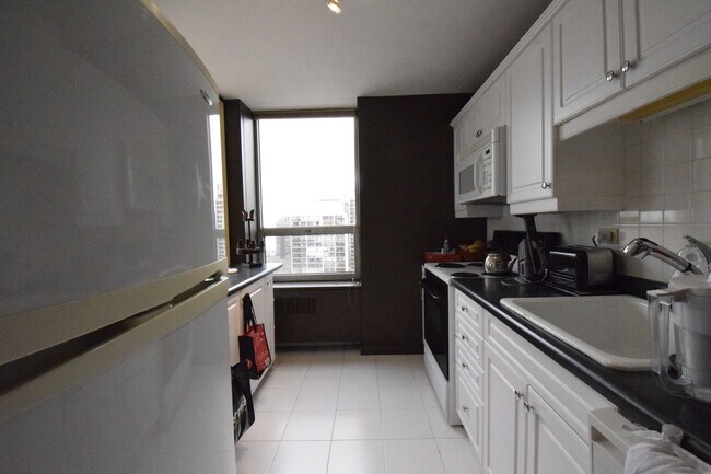 Foto del edificio - 70 W Burton Pl