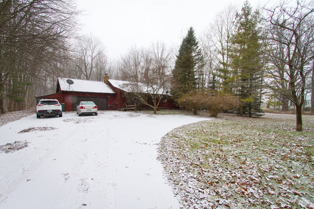 37840 29 Mile Rd, Lenox, MI 48048 House for Rent in Lenox, MI