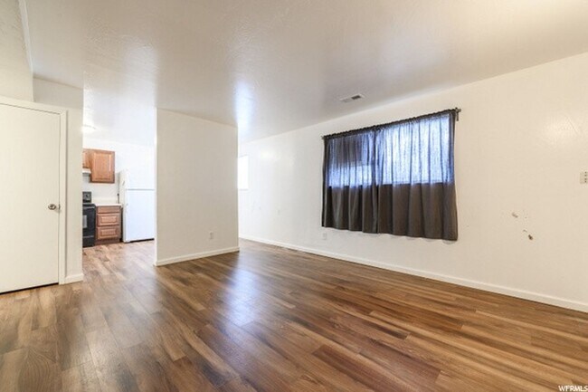 Foto del edificio - 2523 S Lakecrest Dr