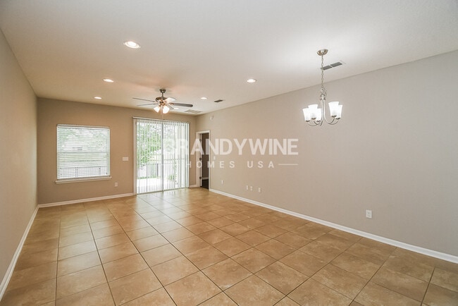 Building Photo - 884 Glendale Ln