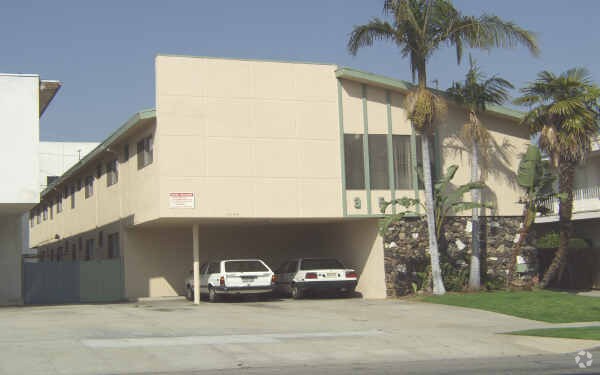 Building Photo - 3544 Mentone Ave