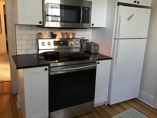 Cocina - 399 Windsor Ave