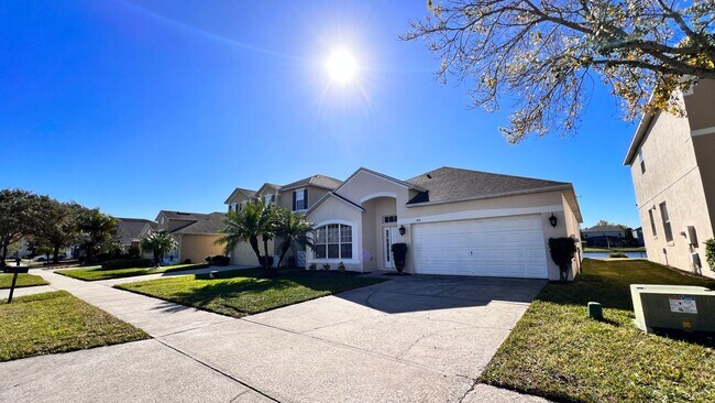 Building Photo - Beautiful Upgraded 4 Bed 2/ Ba House on th...