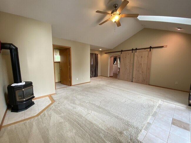 Building Photo - 151 E North Island Dr