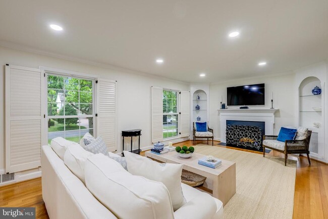 Foto del edificio - 6729 Newbold Dr
