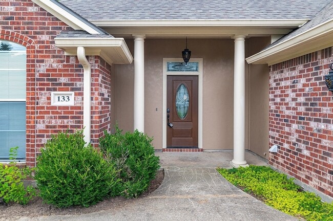 Foto del edificio - 133 Lone Oak Dr