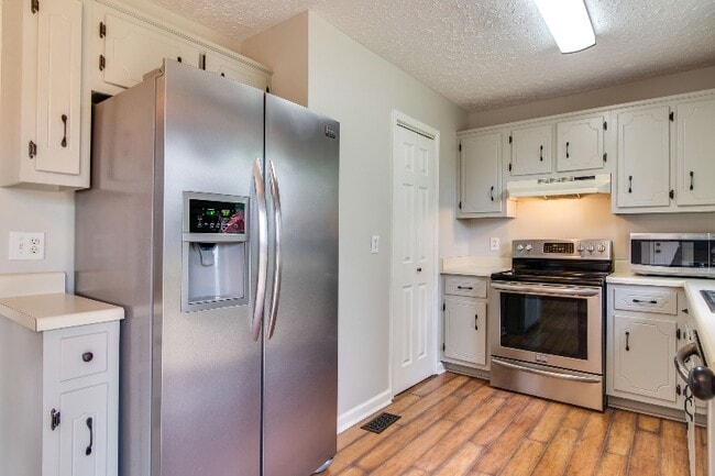Building Photo - 104 Amelia Ct