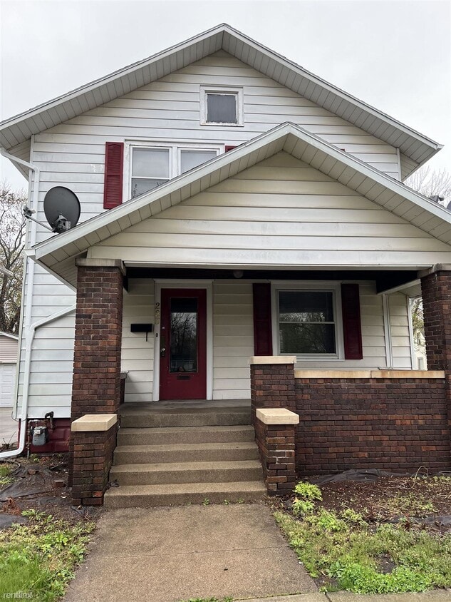 Primary Photo - 3 br, 1 bath House - 223 N Vine St