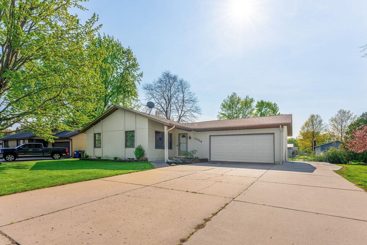 Primary Photo - $2,375| 3BD 2BA| 3554 Rudolph Ave | Availa...