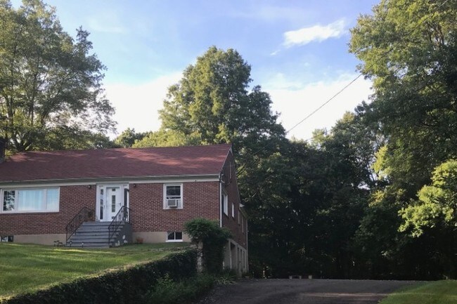 Entrance - 72 Garibaldi Ln