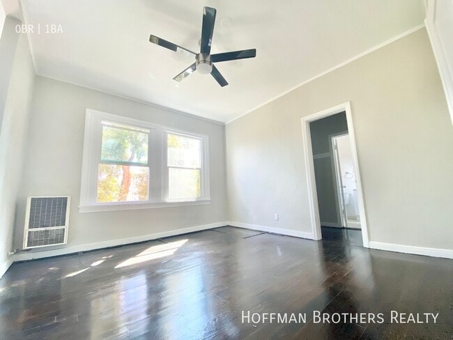 Building Photo - 1412 N Kingsley Dr