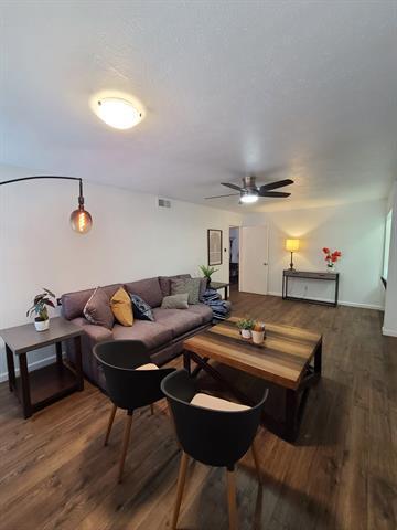 Foto del edificio - 8065 Meadow Rd