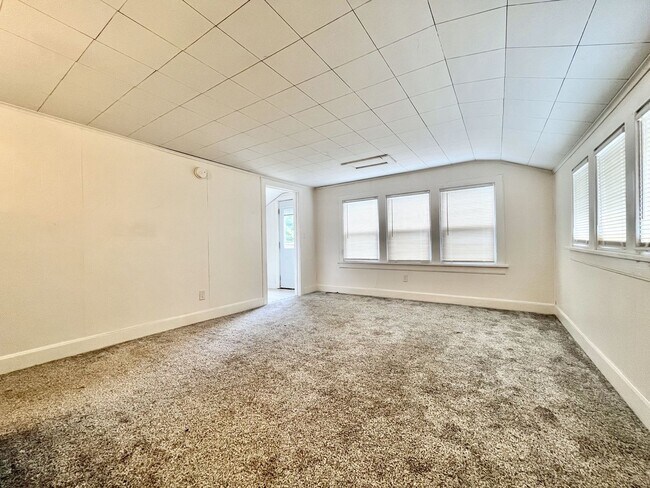 Foto del edificio - 2130 Bourdon St