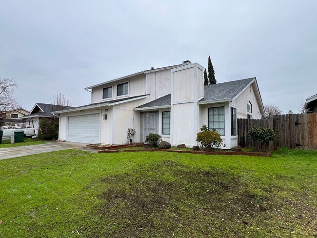 Foto del edificio - Newly Renovated 4 Bed, 3 Bath Home