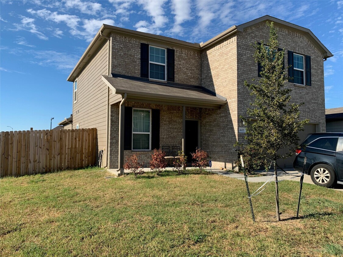 Foto principal - 4622 Falling Sun Dr