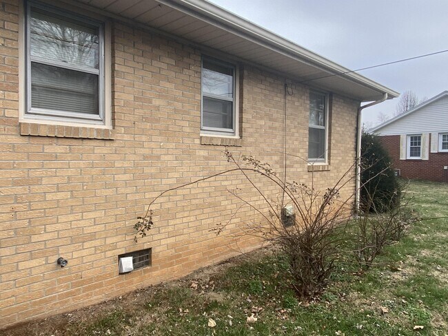 Foto del edificio - 3429 Leland Cir