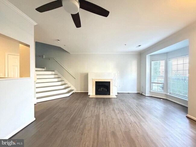 Foto del edificio - Beautiful 3bd 2.5bth Townhome in Sought-After Seven Oaks.