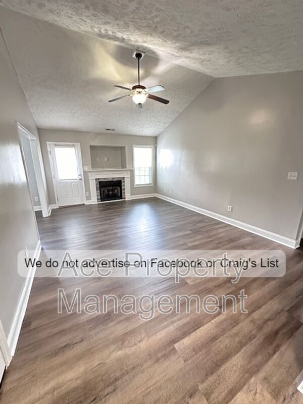 Building Photo - 216 Copper Creek Dr
