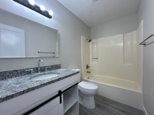 Foto del edificio - Southern Hills Townhomes