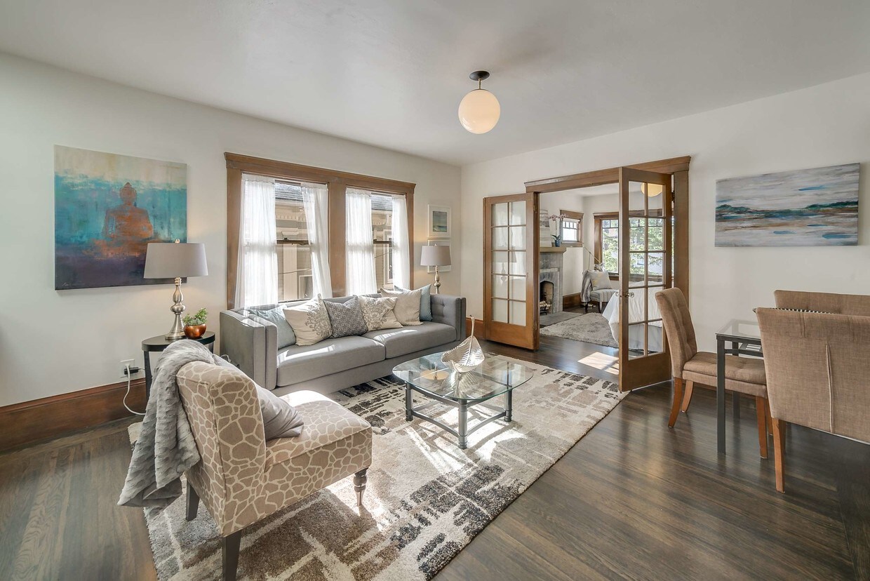 Foto principal - 2631 Regent St