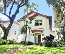 Building Photo - 483 Menendez Ave