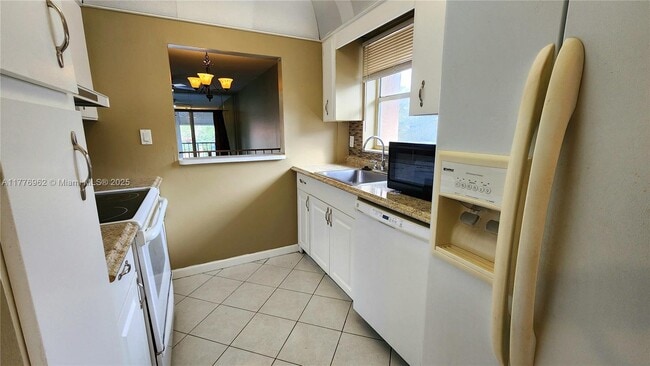 Building Photo - 2700 Coral Springs Dr