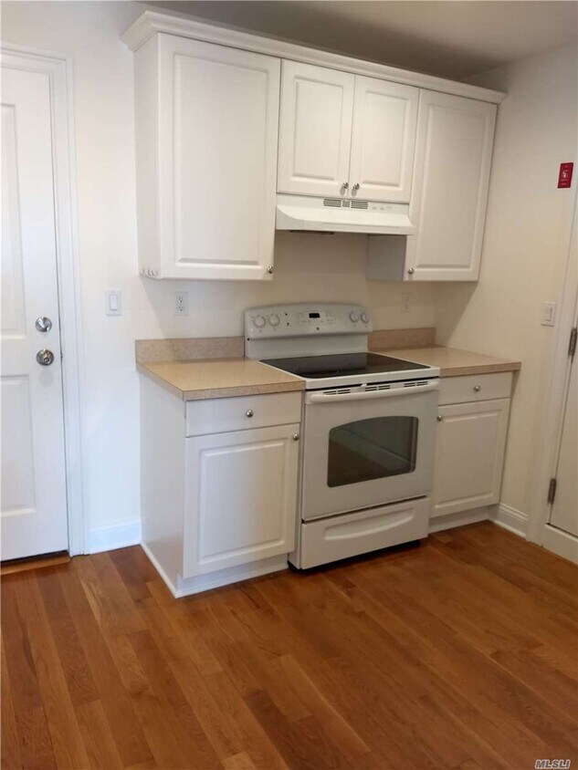 Primary Photo - 131 E Main St