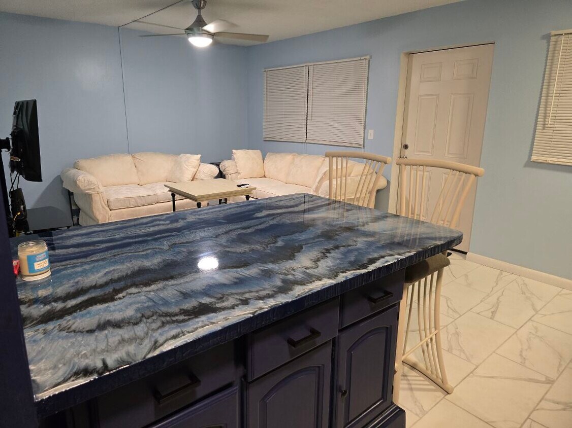Foto principal - 8521 Canaveral Blvd