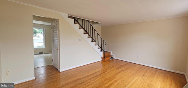 Building Photo - 222 E Whitlock Ave