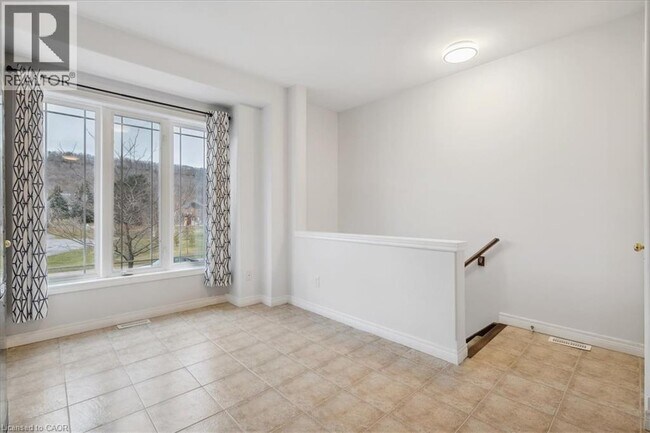 Photo du bâtiment - 65 Willow Ln