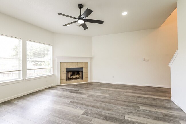 Foto del edificio - Beautifully Designed 4-Bedroom Home with Open-Concept Living less than 7 miles from Randolph AFB