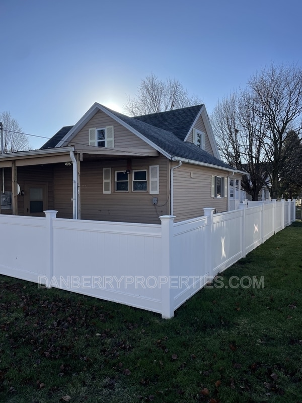 Building Photo - 606 South St