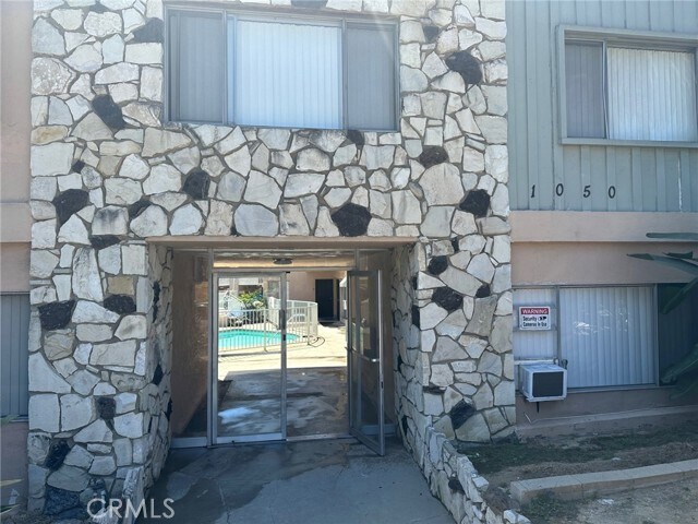 Building Photo - 1050 College View Dr