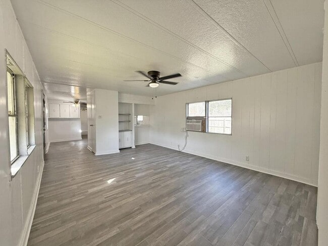 Foto del edificio - 6227 Forest Acre Cir N