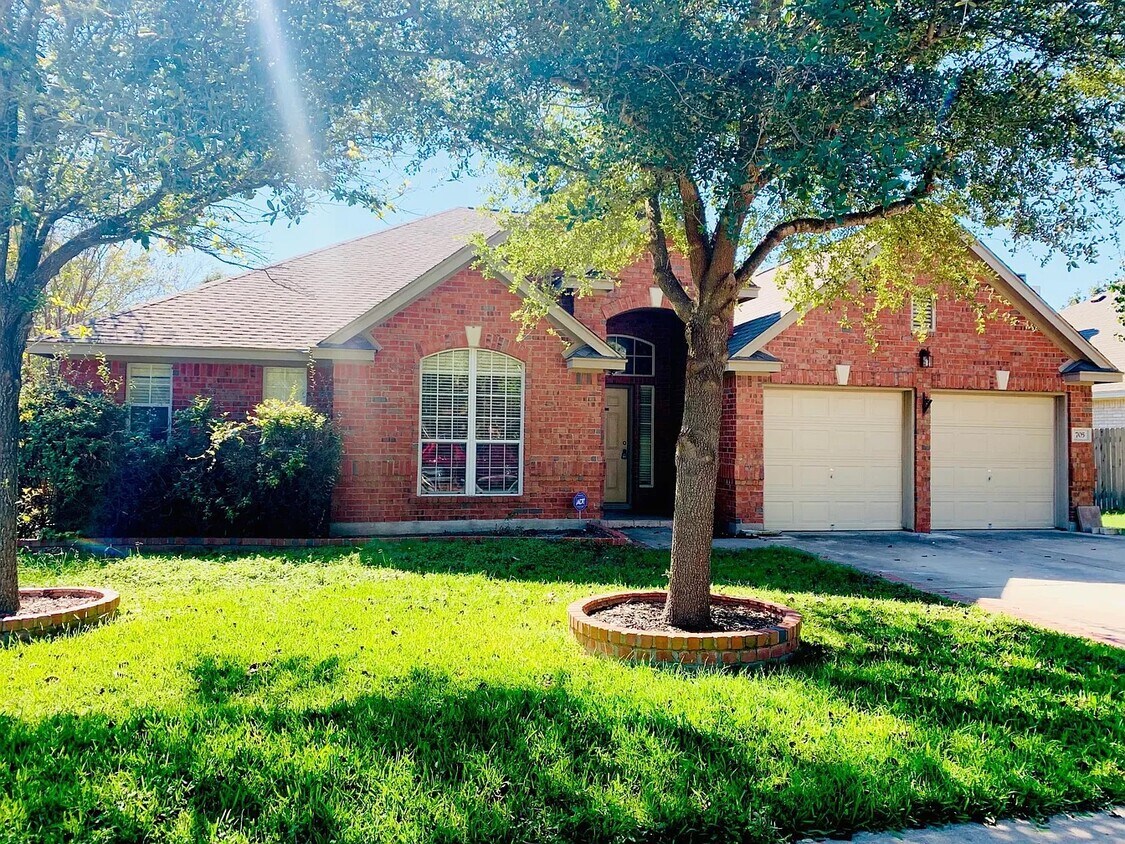 Foto principal - 705 Stevenage Dr