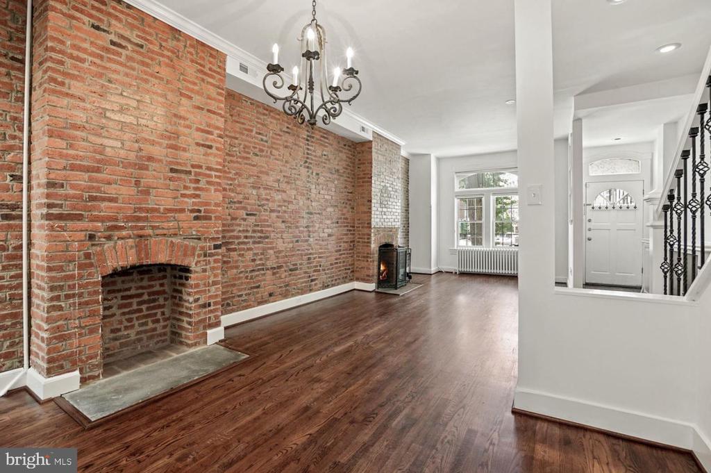 Primary Photo - 1635 Marion St NW