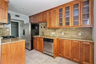 Building Photo - 407 E 45th St