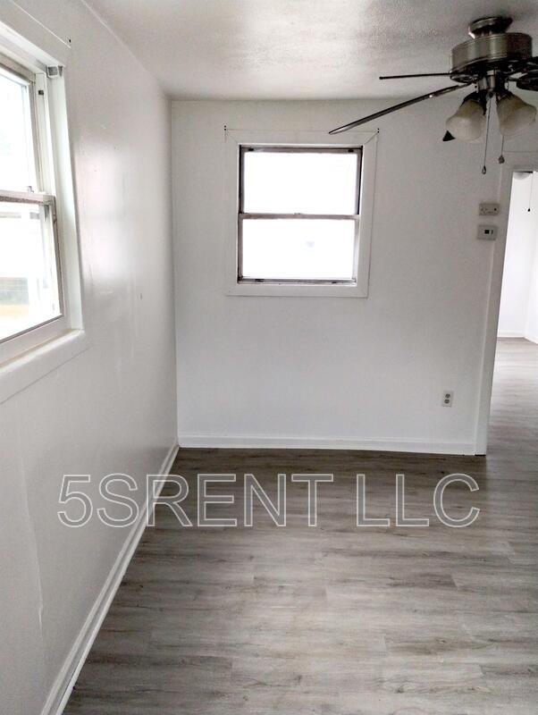 Building Photo - 240 S Mary Ellen St