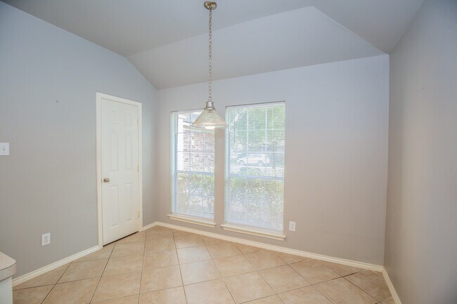 Foto del edificio - 26945 Kings Crescent Dr