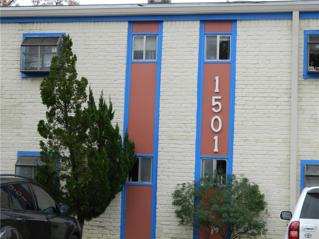 Primary Photo - 1501 Kinney Ave