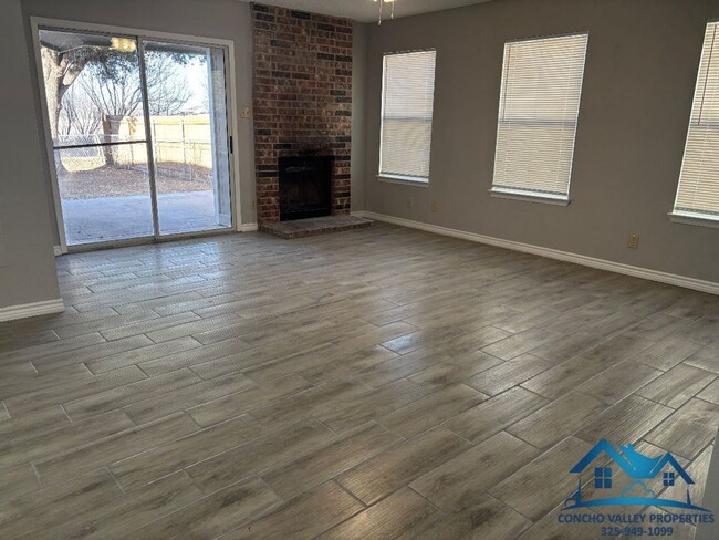 Building Photo - For Rent - 4 Bed/2 Bath near Goodfellow AFB