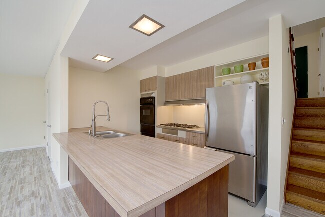 Building Photo - 624 Carriage Hill Dr