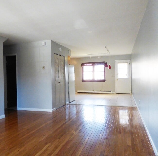Building Photo - 62 Lindstrom Rd
