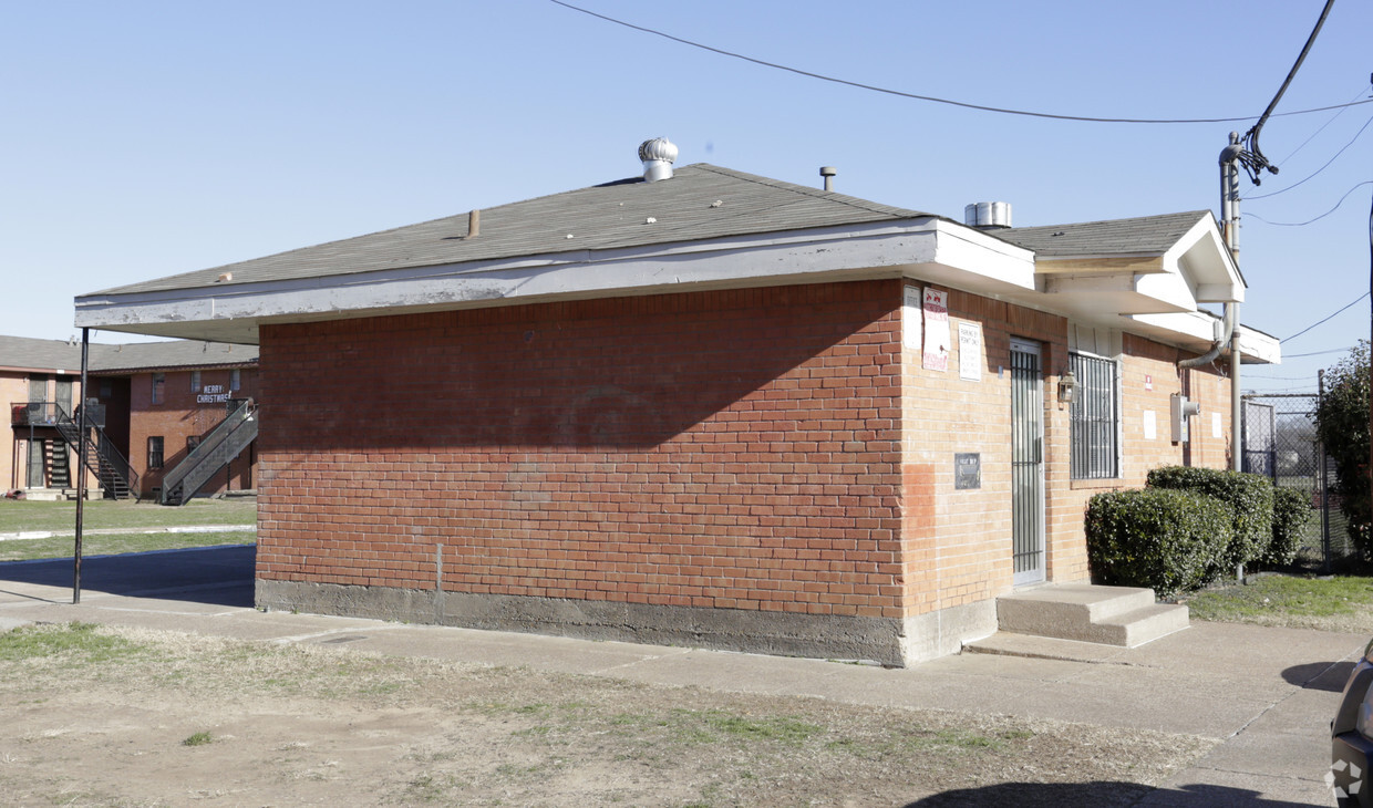 Building Photo - Hidden Creek Apartments