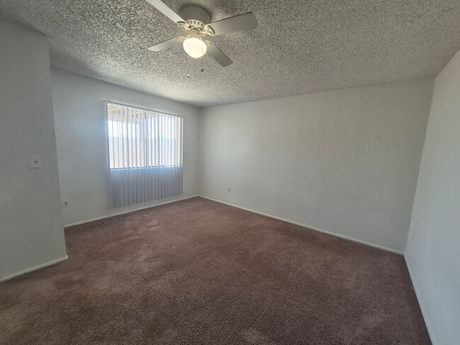 Building Photo - 2640 S Virginia Dr