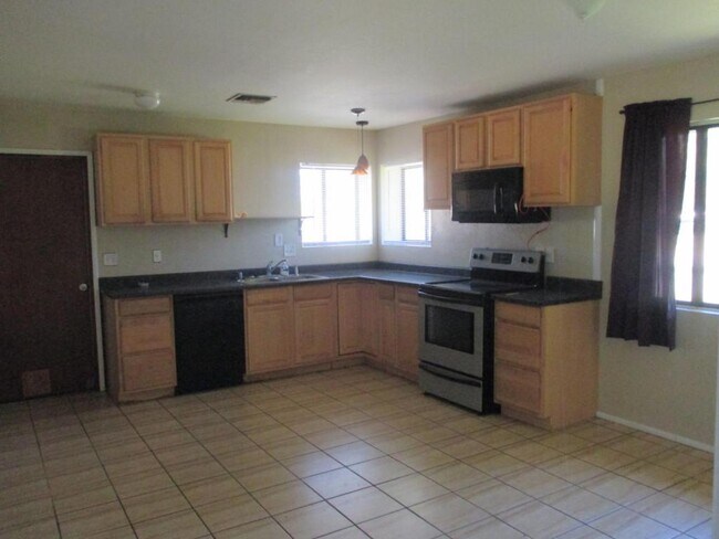 Foto del edificio - 42375 Thornton Ave