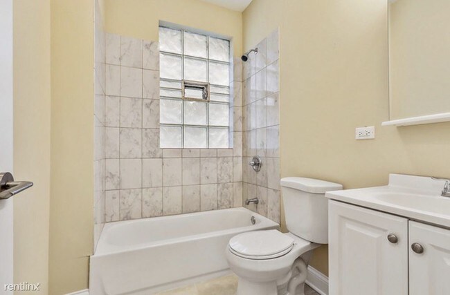 Foto del edificio - 3 br, 1 bath  - 4944 W Monroe St